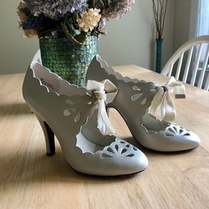 Adorable Mojo Moxy Heels, Leather, Sz 7, $35